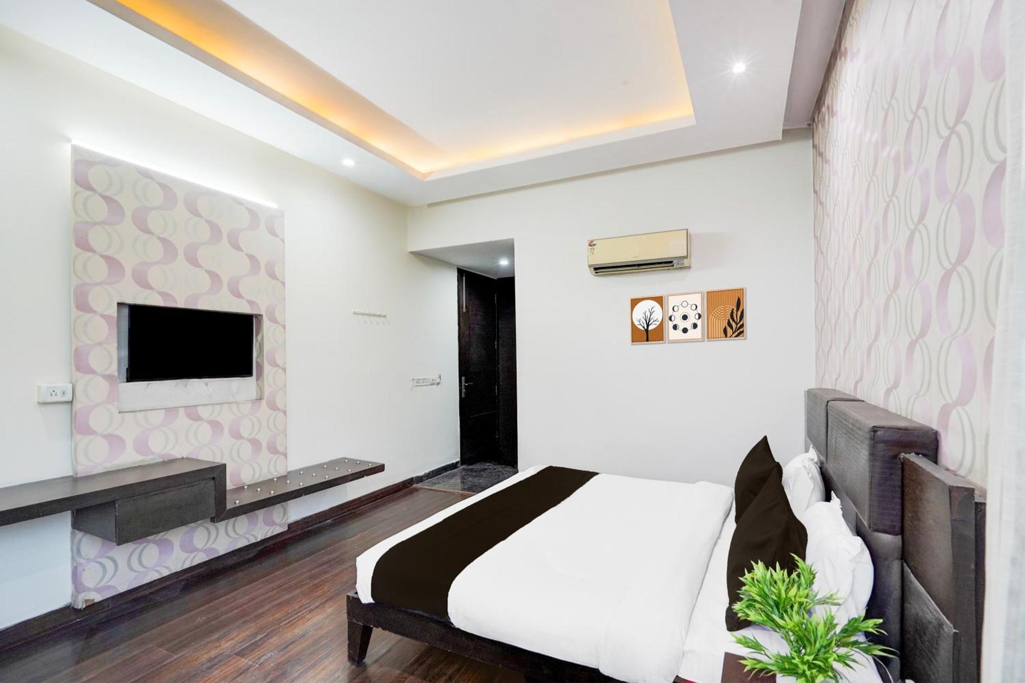 Hotel Super Townhouse Sector 51 Noida Near Metro Station Exterior foto