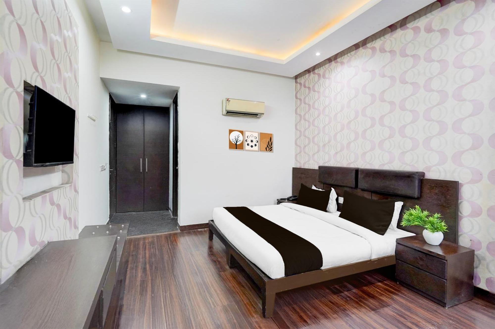 Hotel Super Townhouse Sector 51 Noida Near Metro Station Exterior foto