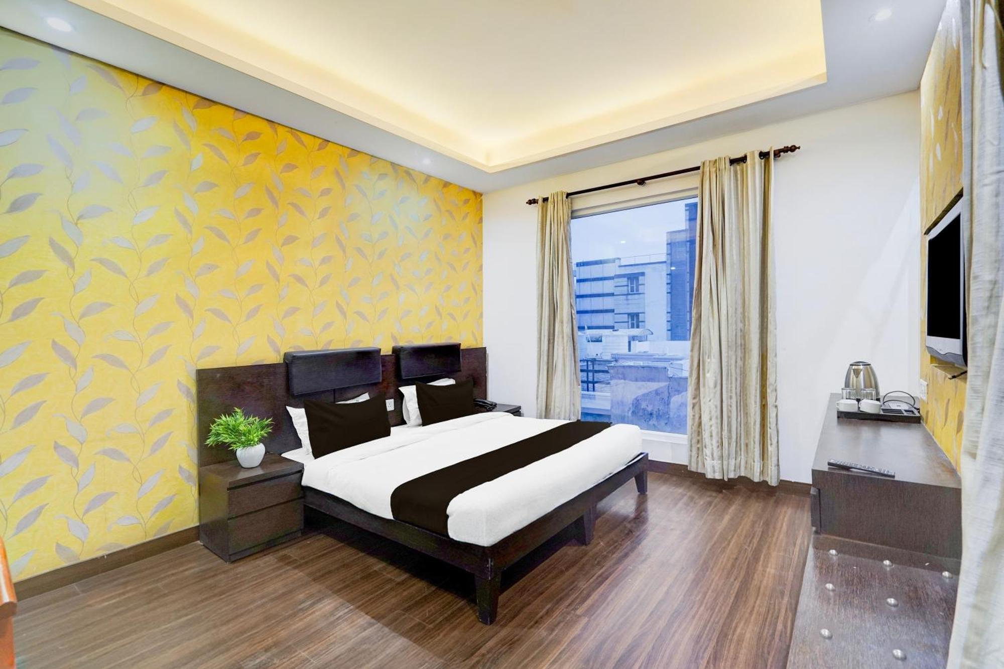 Hotel Super Townhouse Sector 51 Noida Near Metro Station Exterior foto