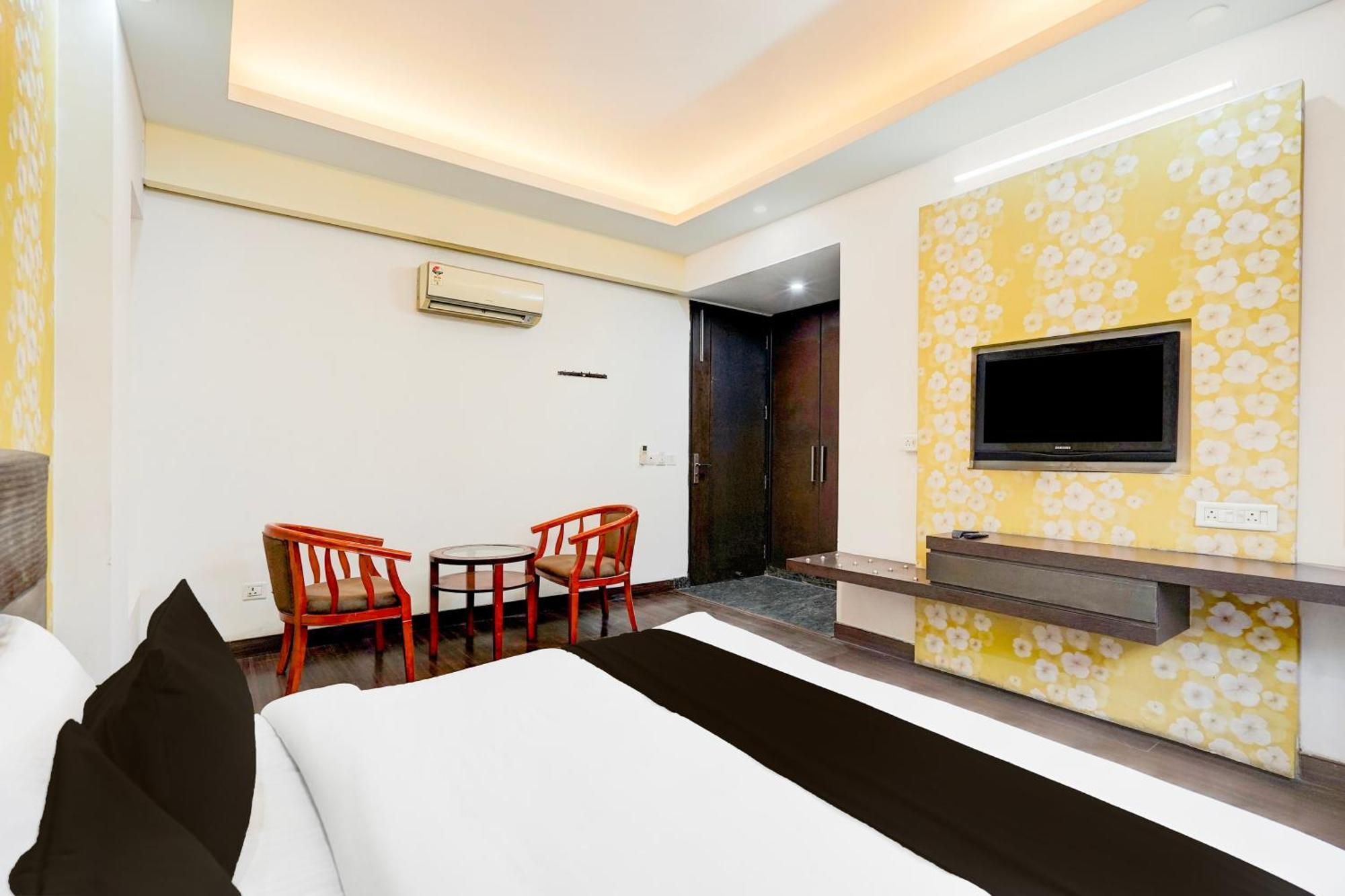 Hotel Super Townhouse Sector 51 Noida Near Metro Station Exterior foto
