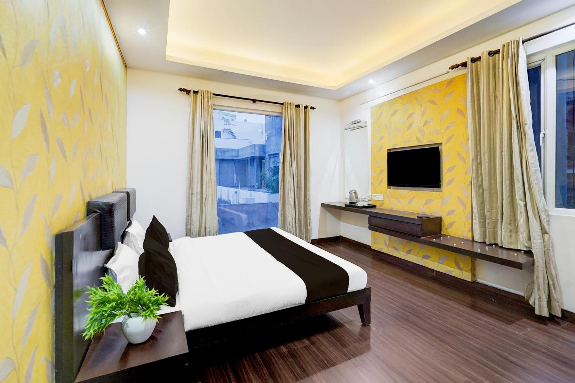 Hotel Super Townhouse Sector 51 Noida Near Metro Station Exterior foto