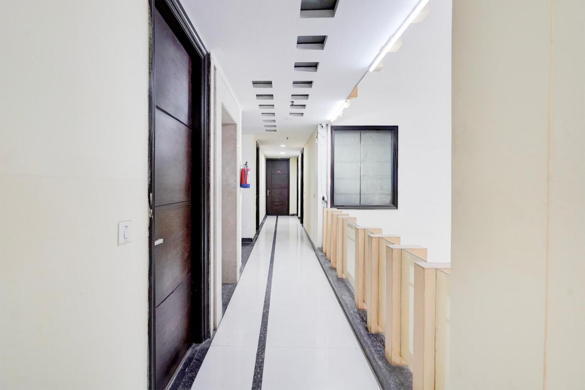 Hotel Super Townhouse Sector 51 Noida Near Metro Station Exterior foto