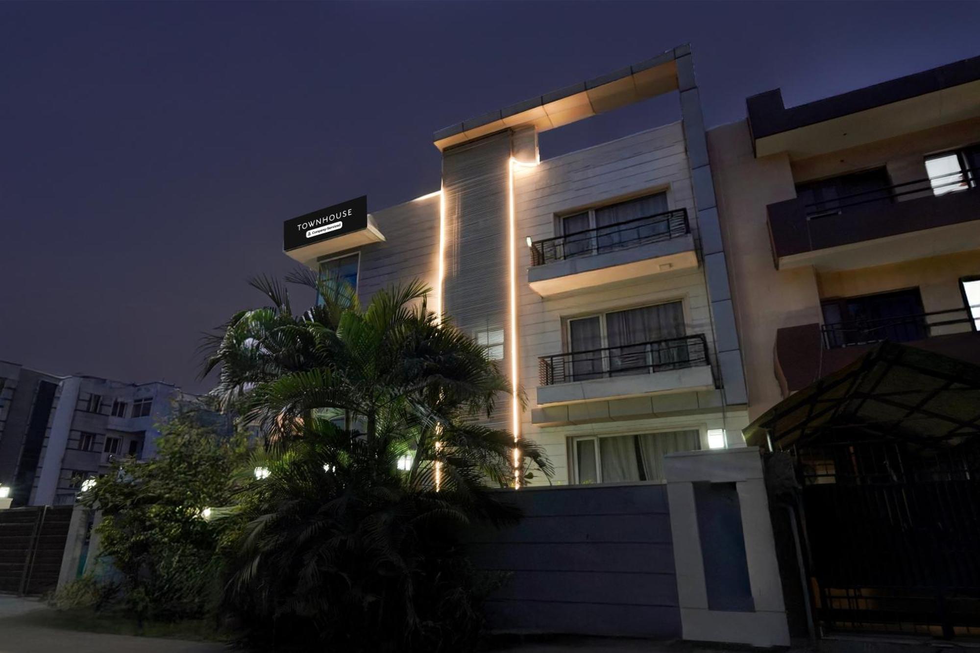 Hotel Super Townhouse Sector 51 Noida Near Metro Station Exterior foto